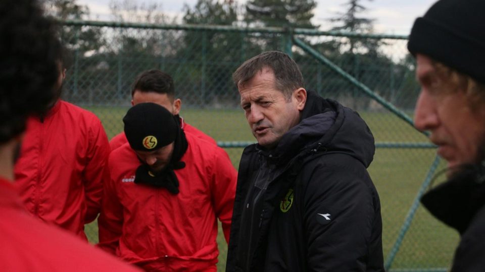 Eskişehirspor’da teknik direktör İbrahim Baş’la yollar ayrıldı